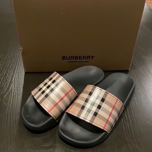 Womens Burberry pool slides
